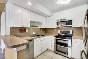 8207 Severn Dr, Boca Raton, FL 33433, Sold 12/03/20