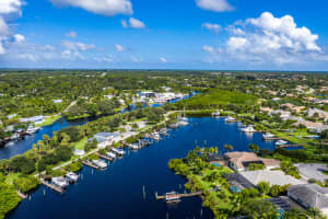 720 SW River Bend Cir, Stuart, FL 34997, Sold 12/01/20