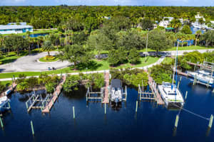 720 SW River Bend Cir, Stuart, FL 34997, Sold 12/01/20