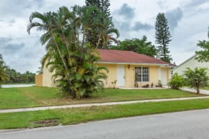 5723 Ithaca Cir E, Lake Worth, FL 33463, Sold 12/31/20