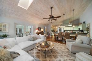 19647 Red Maple Ln, Jupiter, FL 33458, Sold 04/15/21