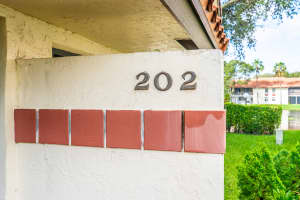 10439 S Circle Lake Dr, Boynton Beach, FL 33437, Sold 03/08/21