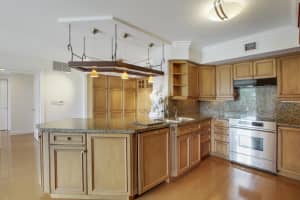 651 Okeechobee Blvd APT 303, West Palm Beach, FL 33401, Sold 12/28/20