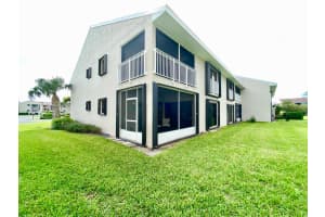 3210 S Lakeview Cir, Fort Pierce, FL 34949, Sold 01/29/21