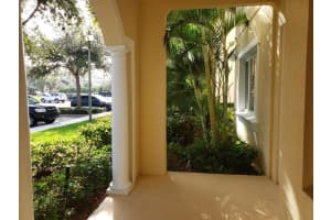 18 Harbour Isle Dr W, Fort Pierce, FL 34949, Sold 12/03/20