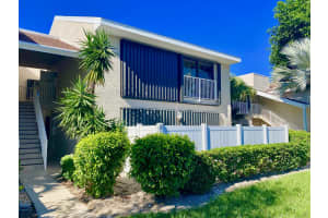 3215 S Lakeview Cir, Fort Pierce, FL 34949, Sold 05/14/21