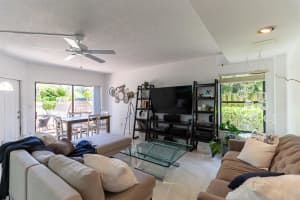 64 Uno Lago Dr, North Palm Beach, FL 33408, Sold 12/30/20