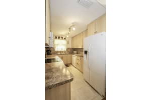 7237 E Oakridge Cir, Lantana, FL 33462, Sold 02/05/21