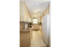 7237 E Oakridge Cir, Lantana, FL 33462, Sold 02/05/21