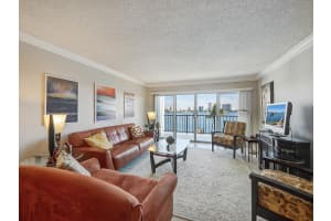 3040 Lake Shore Dr, Riviera Beach, FL 33404, Sold 03/18/21