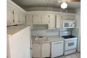 400 SE 10th St, Deerfield Beach, FL 33441, Sold 04/09/21