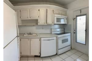 400 SE 10th St, Deerfield Beach, FL 33441, Sold 04/09/21