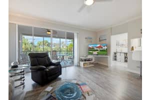 105 Half Moon Cir APT D2, Hypoluxo, FL 33462, Sold 05/14/21