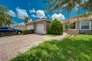 2380 E Aragon Blvd, Sunrise, FL 33313, Sold 08/03/21