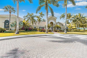 284 Village Blvd, Tequesta, FL 33469, Sold 02/01/21