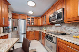 6039 Collins Ave PH 8, Miami Beach, FL 33140, Sold 04/01/21