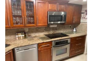 6039 Collins Ave PH 8, Miami Beach, FL 33140, Sold 04/01/21