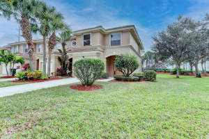 371 River Bluff Ln, Royal Palm Beach, FL 33411, Sold 03/04/21