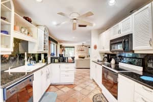 17 Via Lago, Boynton Beach, FL 33435, Sold 11/22/21