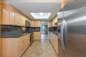 19 N Valencia Dr, Davie, FL 33324, Sold 03/25/21