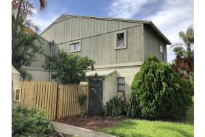 36 N Crossings Cir, Boynton Beach, FL 33435, Sold 04/12/21
