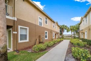 3023 Grandiflora Dr, Lake Worth, FL 33467, Sold 02/25/21