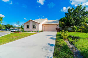 5677 Strawberry Lakes Cir, Lake Worth, FL 33463, Sold 03/19/21