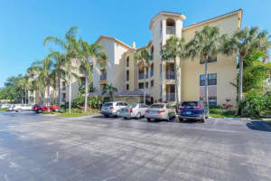 100 Uno Lago Dr, North Palm Beach, FL 33408, Sold 03/31/21
