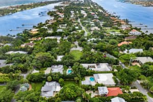 722 S Atlantic Dr, Lake Worth, FL 33462, Sold 05/11/22