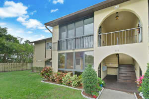 320 Pine Ridge Cir a2, Greenacres, FL 33463, Sold 07/22/21