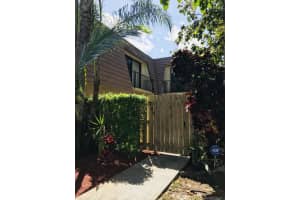 703 Miramar Ln, Palm Beach Gardens, FL 33410, Sold 04/27/21