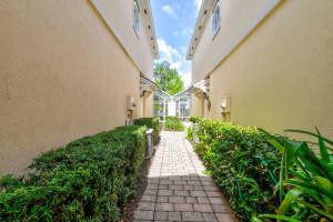 407 Capistrano Dr, Palm Beach Gardens, FL 33410, Sold 04/21/21
