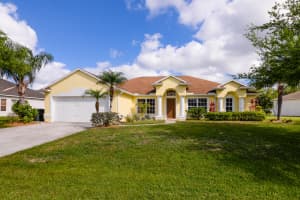 2702 Palm Lakes Ave, Fort Pierce, FL 34981, Sold 05/06/21