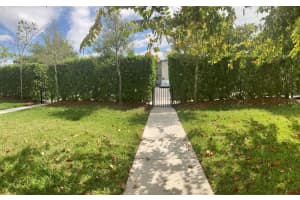 124 SW 7th Ct, Pompano Beach, FL 33060, Sold 04/26/21