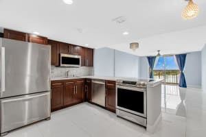 470 Executive Center Dr, West Palm Beach, FL 33401, Sold 04/30/21