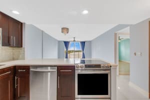 470 Executive Center Dr, West Palm Beach, FL 33401, Sold 04/30/21