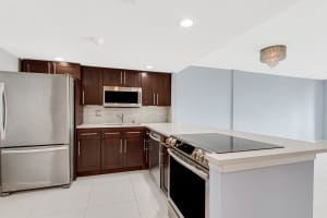 470 Executive Center Dr, West Palm Beach, FL 33401, Sold 04/30/21