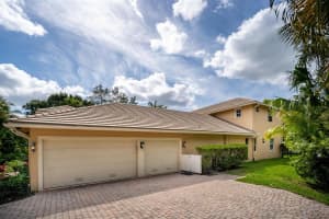 111 NE Charleston Oaks Dr, Port St. Lucie, FL 34983, Sold 11/19/21