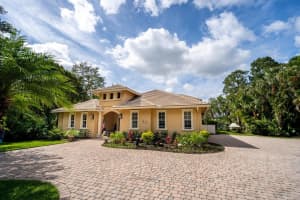 111 NE Charleston Oaks Dr, Port St. Lucie, FL 34983, Sold 11/19/21