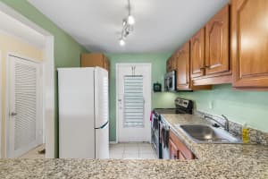 400 SE 10th St, Deerfield Beach, FL 33441, Sold 09/10/21