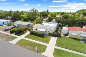 572 Sioux Rd, Lake Worth, FL 33462, Sold 07/30/21