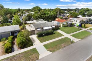 572 Sioux Rd, Lake Worth, FL 33462, Sold 07/30/21