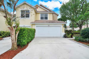 1091 Pinewood Lake Ct, Greenacres, FL 33415, Sold 05/28/21
