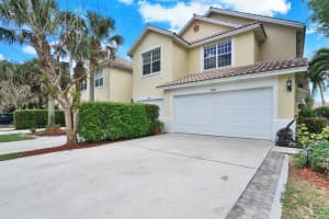 1091 Pinewood Lake Ct, Greenacres, FL 33415, Sold 05/28/21