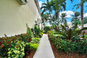 1091 Pinewood Lake Ct, Greenacres, FL 33415, Sold 05/28/21