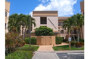 6165 S Mirror Lake Dr, Sebastian, FL 32958, Sold 05/21/21
