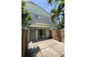 36 N Crossings Cir, Boynton Beach, FL 33435, Sold 05/27/21