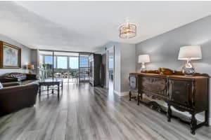 301 Lake Shore Dr, Lake Park, FL 33403, Sold 06/17/21