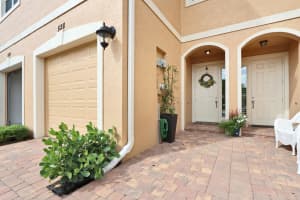 528 SW Glen Crest Way, Stuart, FL 34997, Sold 06/17/21