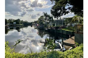 222 SE Paradise Pl, Stuart, FL 34997, Sold 11/01/21